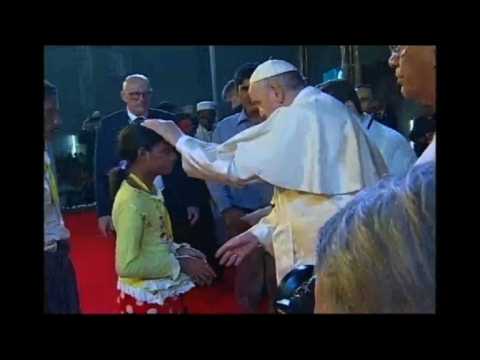 Pope meets Rohingya refugees in Dhaka