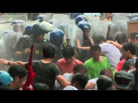 Protest and clashes as ASEAN summit kicks off in Manila