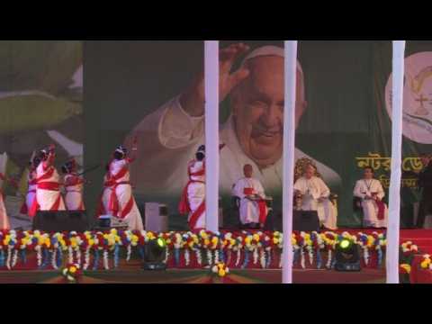Young Bangledeshis bid farewell to Pope Francis