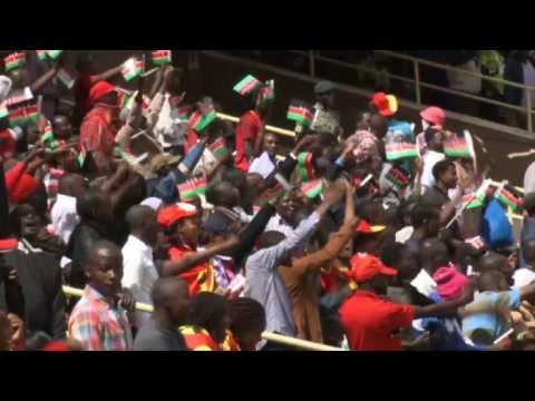 Crowds await swearing-in ceremony for Kenya's Uhuru Kenyatta