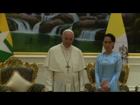 Pope meets Myanmar's Suu Kyi as Rohingya crisis looms large