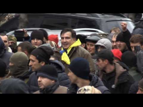 Supporters free Saakashvili from Ukraine police van