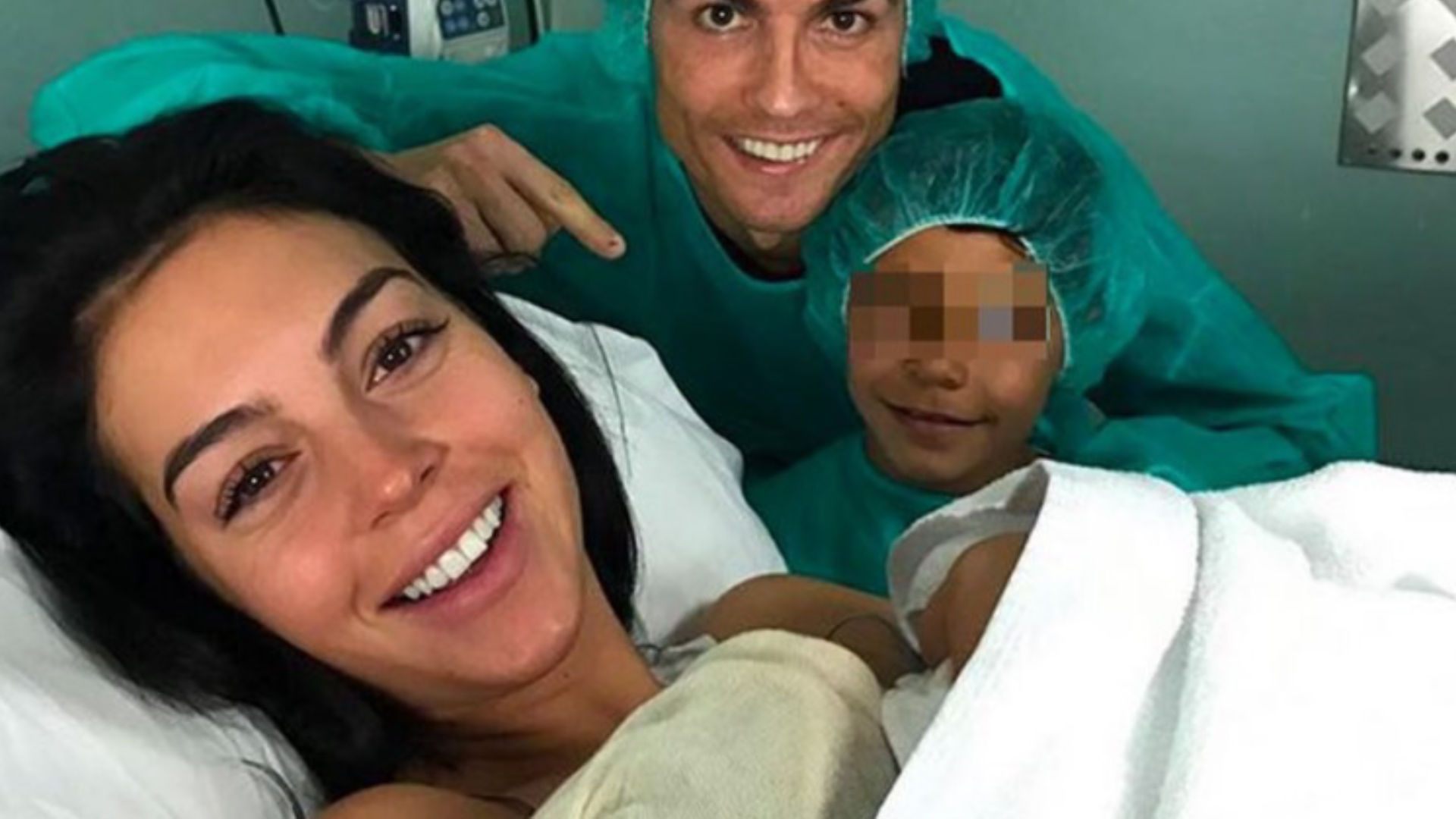 VIDEO : Cristiano y Georgina nos presentan a Alana Martina