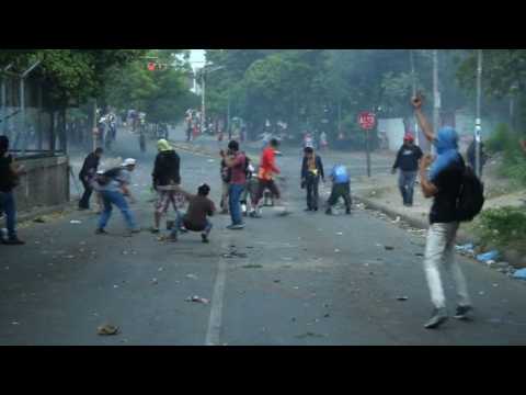 Protest in Nicaragua turns violent between students and police