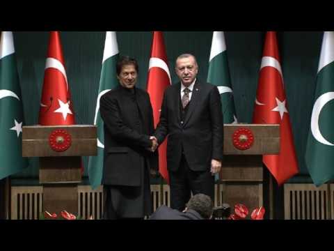 Turkey's Erdogan holds presser with Pakistani PM Imran Khan