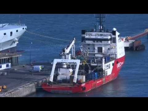Boat carrying body from Sala plane wreckage docks in UK