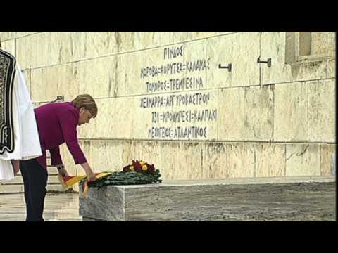 Merkel attends ceremony at Tomb of Unknown Solider in Athens