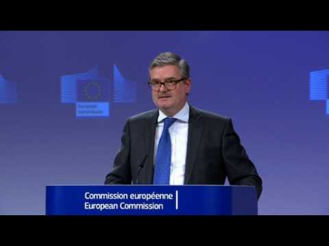 EU wants internet firms to intensify fake news fight