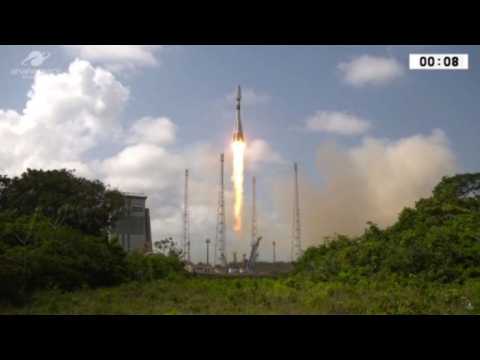 Soyuz rocket blasts off with French military satellite