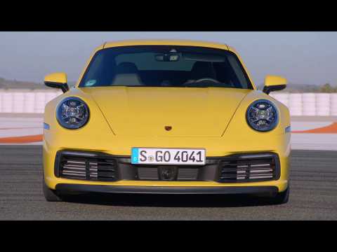Porsche 911 Carrera 4S Design in Racing Yellow