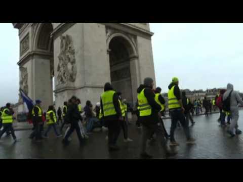 'Yellow vests' gather around the Arc de Triomphe in Paris