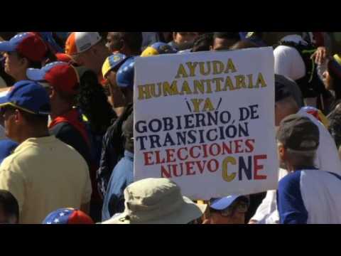 Opposition protesters rally against Maduro in Caracas (3)