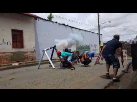 Nicaragua's Masaya residents clash with pro-govt paramilitaries