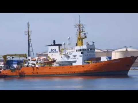 The Aquarius migrant rescue ship docks in Valencia