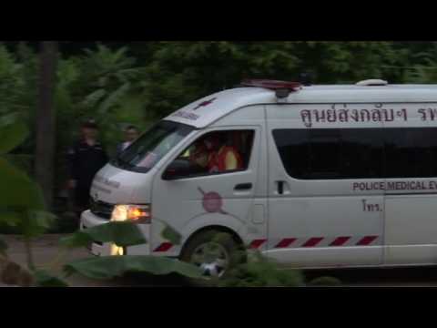 Thailand: two ambulances leave the cave rescue site