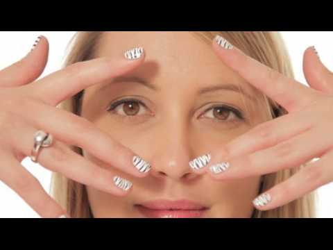Comment faire une manucure zébrée ?