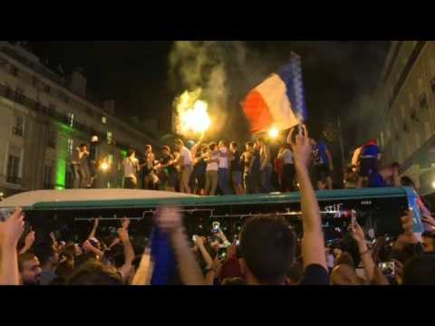 World Cup: Parisians celebrate France victory by climbing a bus