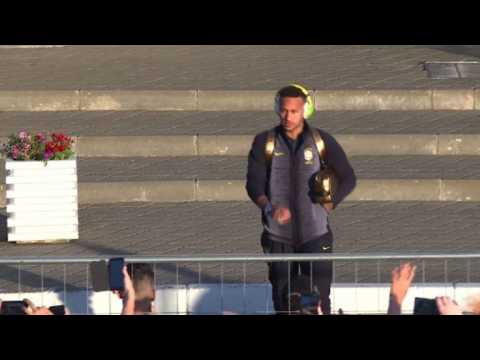World Cup: Neymar's Brazil head to stadium to face Red Devils