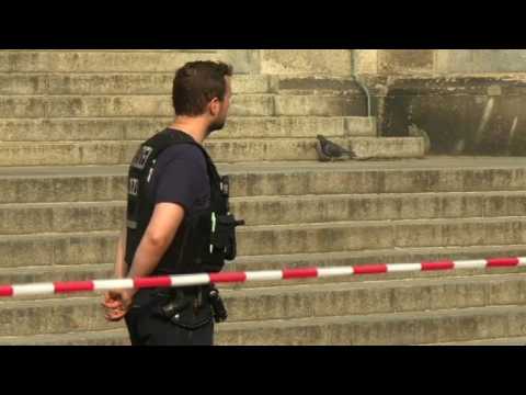 Police shoot at 'rampaging' man at Berlin Cathedral (2)