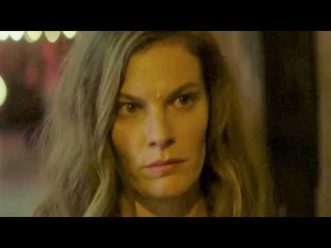 C'est qui cette fille - Bande annonce 1 - VO - (2017)