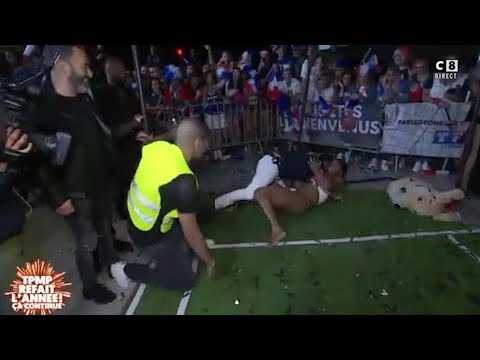 Cyril Hanouna surpris par un homme en string pour terminer la saison de 