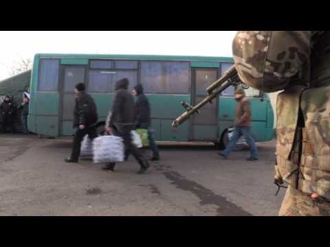 Ukrainian and pro-Russian rebels in mass prisoner swap