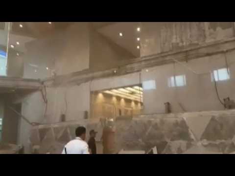 Floor at Indonesia's stock exchange collapses (2)