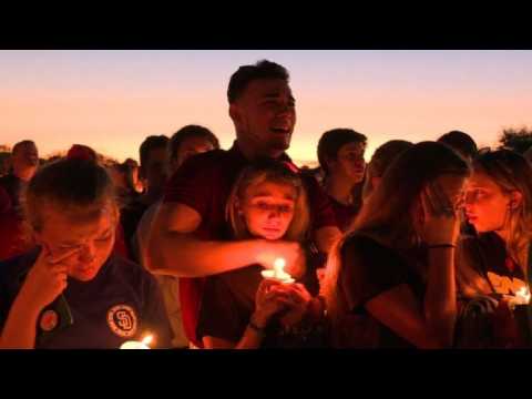 Thousands at candlelight vigil for Florida shooting victims