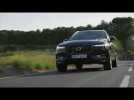 The new Volvo XC60 D5 in Pine Grey Driving Video