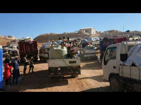 Hundreds of Syrian refugees return home from Lebanon border town