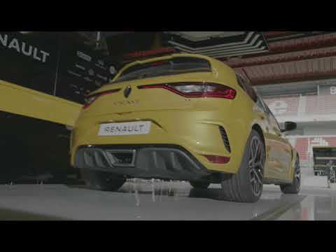 2018 New Renault MÉGANE R.S. TROPHY and the Renault R.S. 18 single-seater on the track