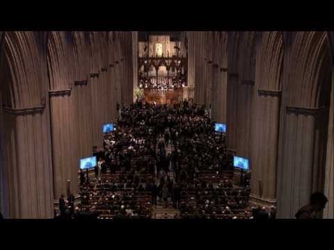 Guests arrive for McCain memorial at DC Cathedral