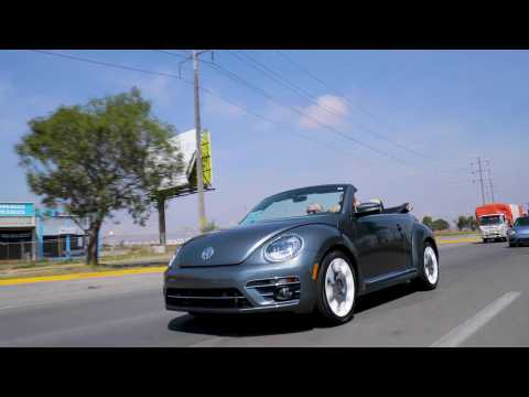 2019 Volkswagen Beetle Convertible Final Edition Driving on the Highway