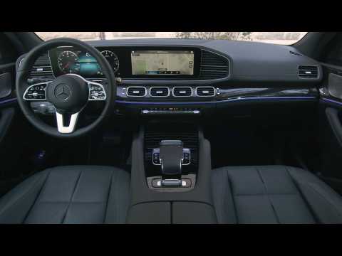 Mercedes-Benz GLE 450 4MATIC Interior Design in Hyacinth Red