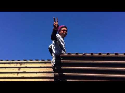 Central American migrants try to breach US-Mexico border fence