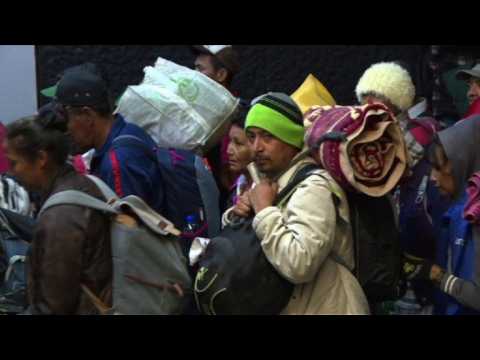 Migrant caravan leaves Mexico City, heads North