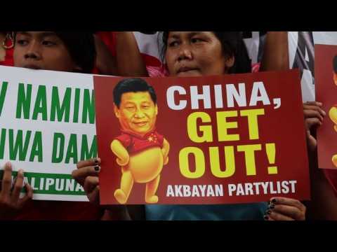Protest in Manila against Chinese President Xi's state visit (2)