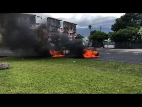 Violence breaks out in Réunion after anti-fuel hike protests (2)