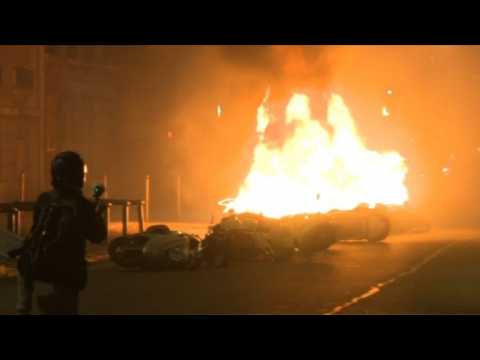 'Yellow vests': scooters and cars on fire in Paris