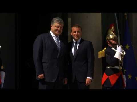Emmanuel Macron meets Ukrainian counterpart Petro Poroshenko