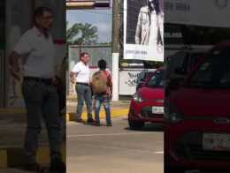 Director de comercio de #Coatzacoalcos agrede a niño vendedor