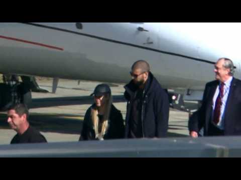 Shakira and Pique arrive in jet for Messi and Roccuzzo wedding