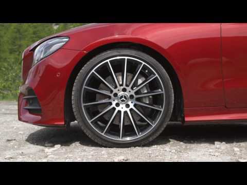 Mercedes-Benz E 300 Cabriolet Exterior Design in Hyacinth red metallic | AutoMotoTV