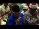 Malaysia PM attends special prayers on eve of polls - Label : AFPTV - First images - Category : News