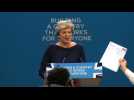 Protester interrupts Theresa May's speech, hands her P45 - Label : AFPTV - First images - Category : News