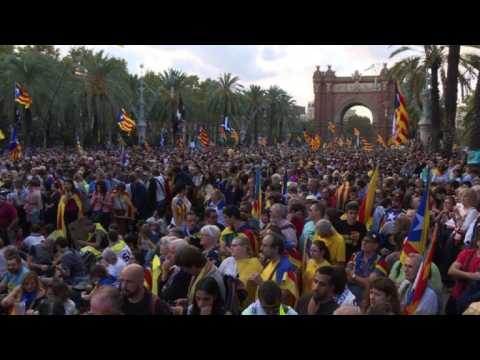 Pro-independence supporters gather for Puigdemont speech