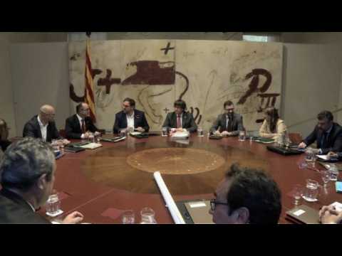 Catalan regional govt meets amid independence crisis