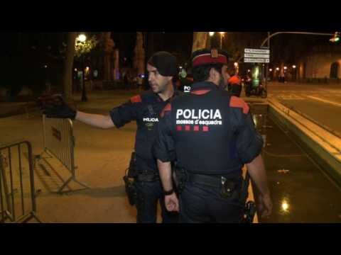 Spanish police cordon off Catalan Parliament