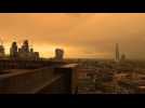 Watch video of Office Workers Take Time Out To Photograph The Darkened Sky Over London, Caused By Warm Air And Dust Swept Up By Storm Ophelia.  - Storm brings 'apocalyptic' skies to Britain - Label : AFP EN  -