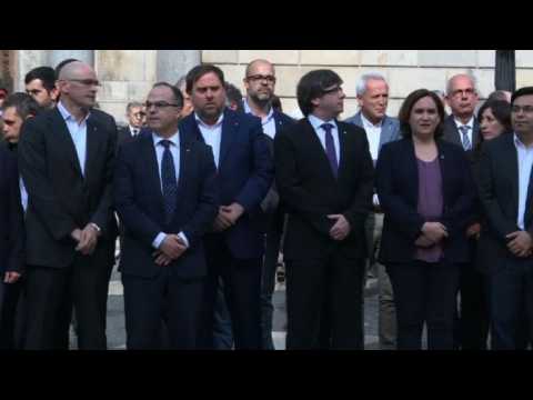 Catalan leaders hold minute of silence for jailed separatists